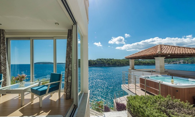 Stikovica Villa | Spacious 5 bedroom Villa K with sea access
