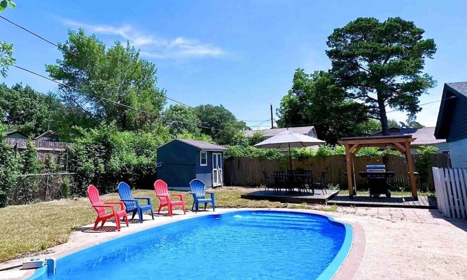 North Richland Hills House | Spacious 5B Home with Private Pool & Grill near Fort Worth, AT&T Stadium