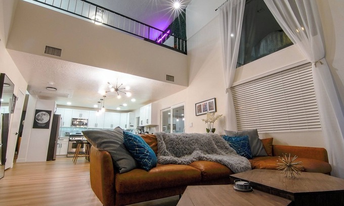 Paradise House | Spacious 5BD 12Guest home with pool & spa just mins from Strip & Airport