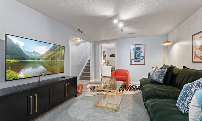 South Westminster House | Spacious 5BR home - 15 min to NFL games & attractions; relax w/king beds & game