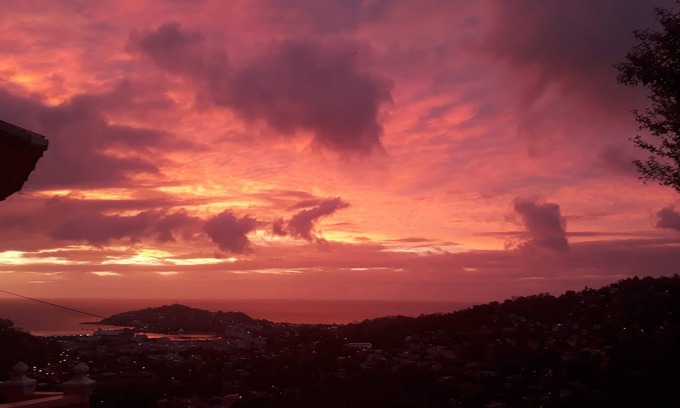 Castries House | Spacious 6-bedroom apartment with AC, WiFi in tranquil Castriesn