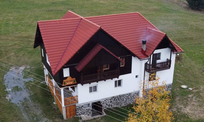 Calatele Ski Chalet | Spacious 6-bedroom chalet in marvelous Călățele near Beliș with WiFi