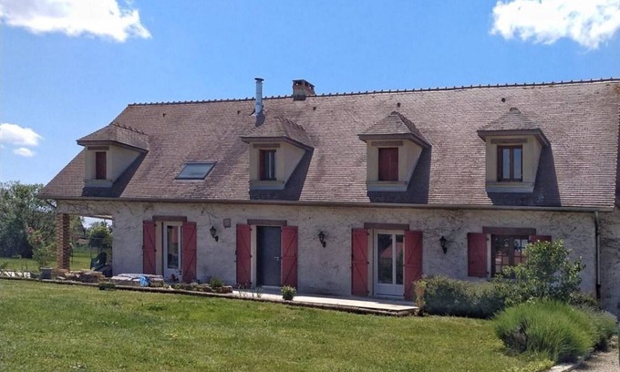 Rongeres Cottage | Spacious 6-Bedroom Cottage with Large Garden, Near Vichy & Le Pal, All-Inclusive Amenities