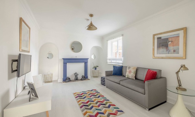 Fifield House | Spacious 6 Bedroom House in Maidenhead/Windsor