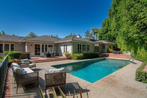 Westwood Villa | Spacious 6-Bedroom Holmby Hills Home with Pool, Game Room, and Near UCLA