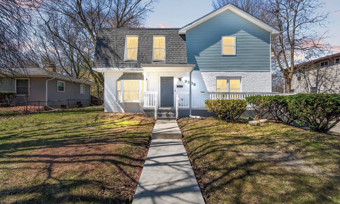 Lansing House | Spacious 6-bedroom house in awesome Lansing with AC, WiFi