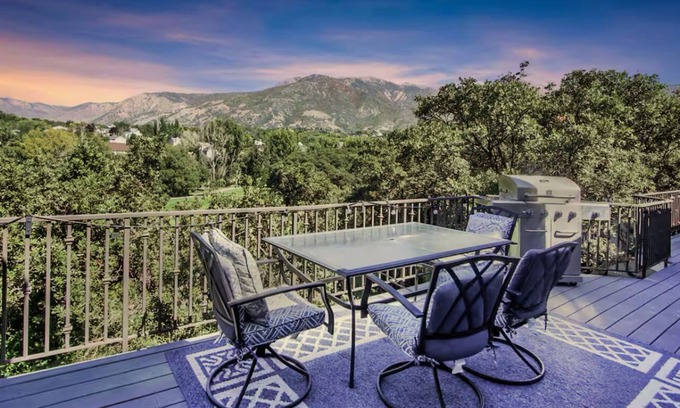 South Ogden House | Spacious 6-bedroom house in Ogden with Breathtaking Mountain Views