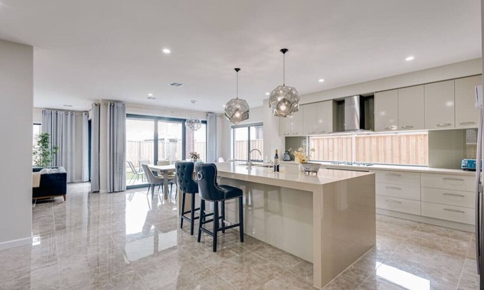 Mambourin House | Spacious 6BR House w/Pool Table Urban Home