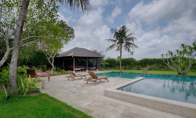 Ketewel Villa | Spacious 6BR Villa In Ketewel/Gianyar! 7Min Drive To Bali Zoo! W/Swimming Pool!