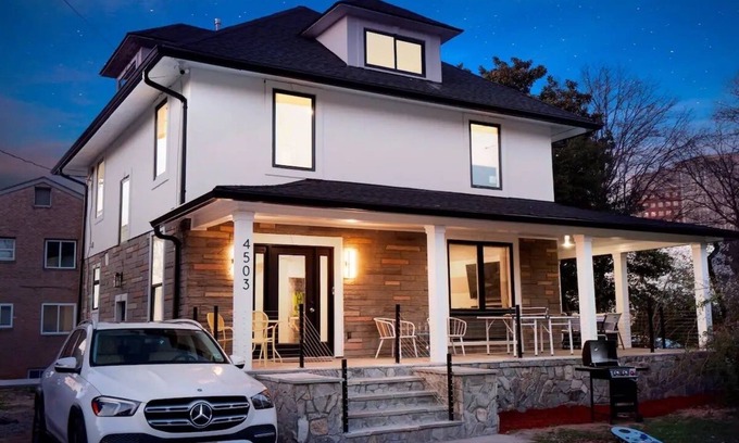 Ballston House | Spacious 7-bedroom, 5 Full bathroom house. Walkers Paradise No car required!