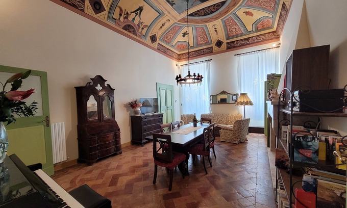 Cossignano Apartment | Spacious accommodation in a historical building in old town, 15 min from beach