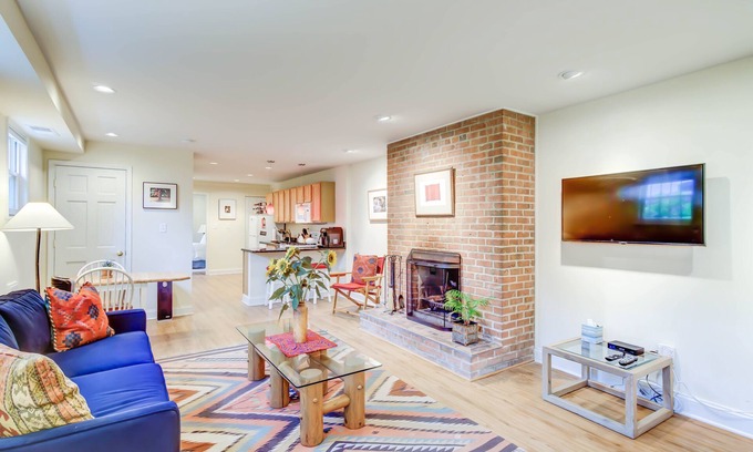 Capitol Hill Apartment | Spacious & Airy 1-BR near Eastern Mkt/Capitol
