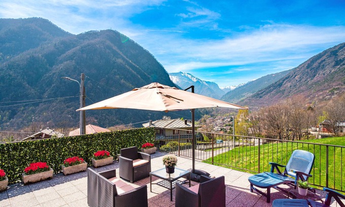 Roure Apartment | Spacious alpine house with panoramic terrace for large families or groups