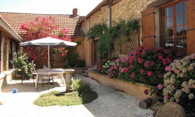 Saint-Paul-de-Serre Other | Spacious and tranquil Farmhouse, Private Pool and Beautiful Walled Courtyard.