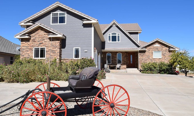 Toquerville House | Spacious and Beautiful Private Room located only 30 minutes from Zion!