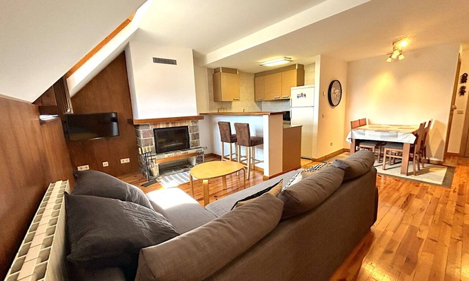 Esterri D'Aneu Apartment | Spacious and bright duplex in Esterrri d'Àneu