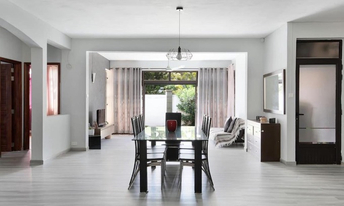 Morcellement Raffray House | Spacious and Cosy Coastal Retreat