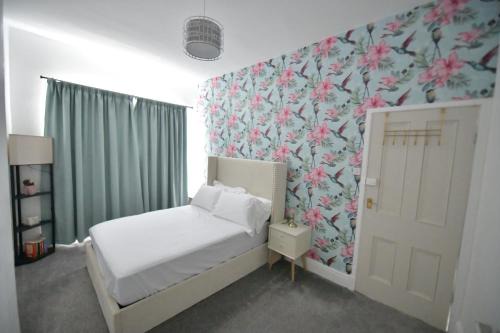 Offerton Park House | Spacious and Cosy Double Room Stockport