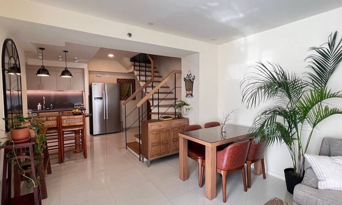 Downtown Apartment | Spacious and Cozy 3-Bedroom Apartment with WiFi, AC in Poblacion Makati
