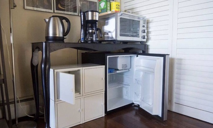 Port Morris Apartment | Spacious and Luminous Guest Suite Apartment & Office on Floor 2 of a Townhouse