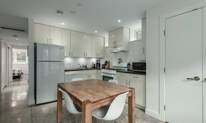 West Point Grey Apartment | Spacious and modern apartment near UBC