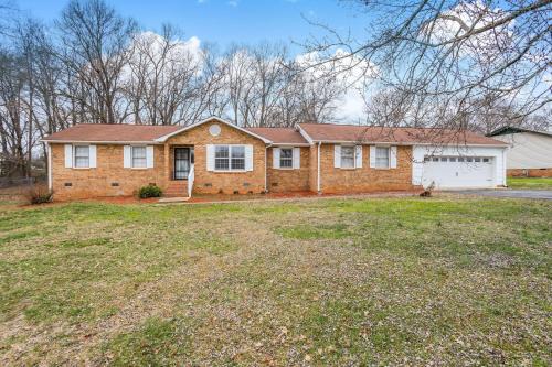 Valley Falls House | Spacious and private home at Boiling Springs