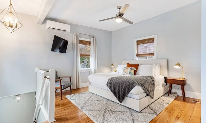 Westside Apartment | Spacious and Quiet One Block off King Street