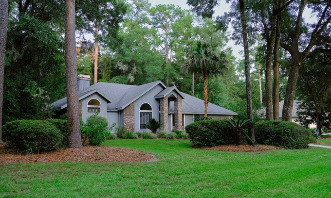 Haile Plantation House | Spacious and stylish pool home 4 miles from UF