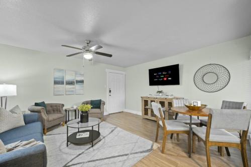 Arlington Apartment | Spacious and Stylish Apartment right by ATT Stadium!