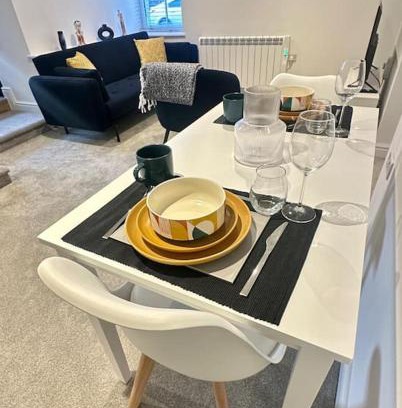 Trowbridge Apartment | Spacious and Stylish Flat in Trowbridge, Wiltshire