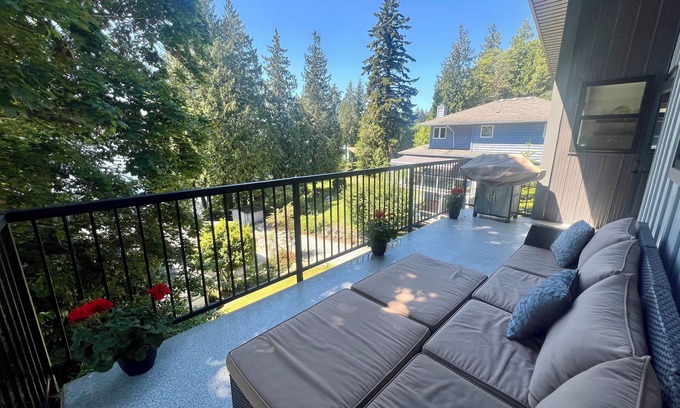 Davis Bay House | Spacious and tranquil home on the ocean between Davis Bay and Sechelt