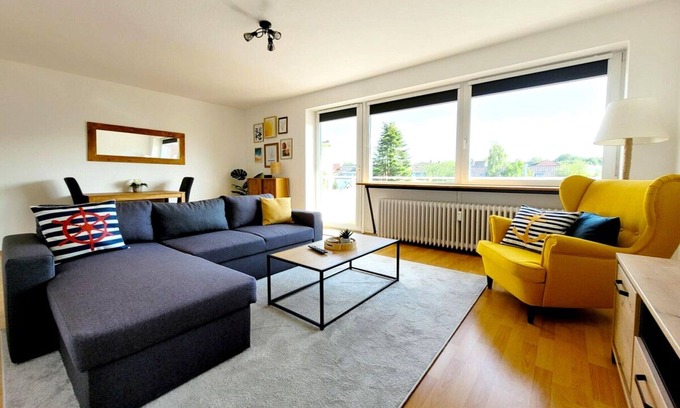 Heppens Apartment | Spacious Apartment Near the Sea
