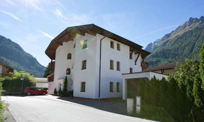 Unterlaengenfeld Apartment | Spacious Apartment in Längenfeld with Terrace