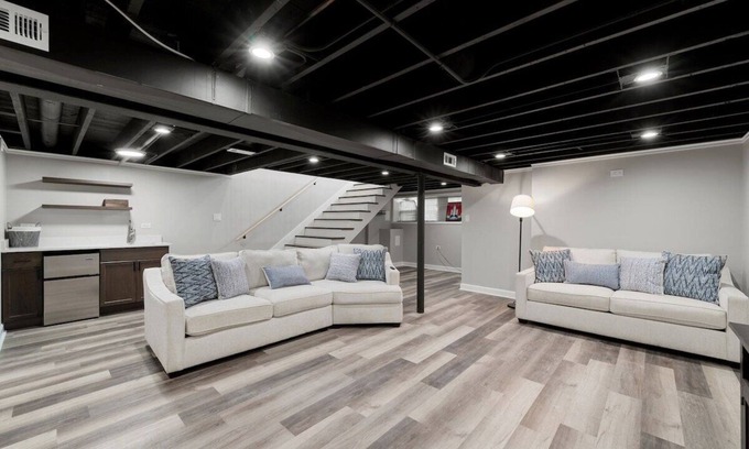 Clearing Apartment | Spacious apartment in Chicago