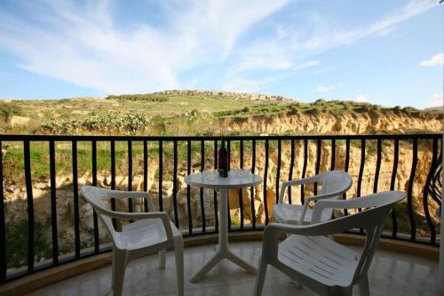 Marsalforn Apartment | Spacious apartment in Marsalforn, Gozo