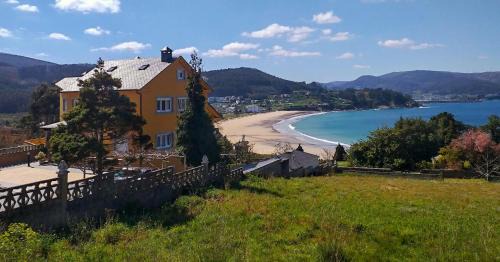 Faro Apartment | Spacious Apartment in Viveiro with Sea View