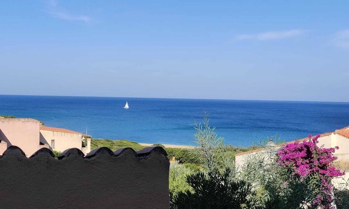 Portu Maga Apartment | Spacious apartment in seafront condo
