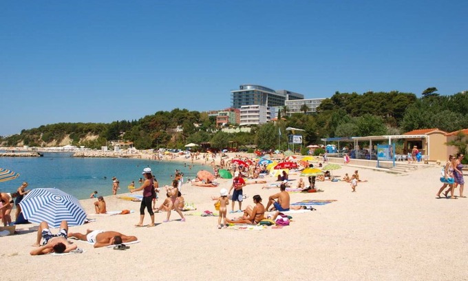 Vranjic Apartment | Spacious apartment w. three balconies and parking