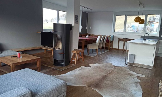 Grinzens Apartment | Spacious apartment with fantastic mountain views