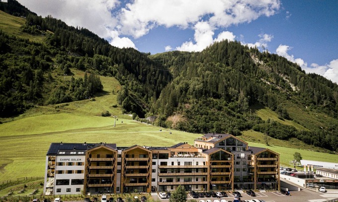 Rauris Apartment | Spacious apartment with balcony