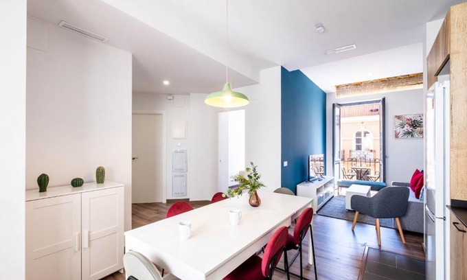 Morvedre Apartment | Spacious Apartment with Great Views