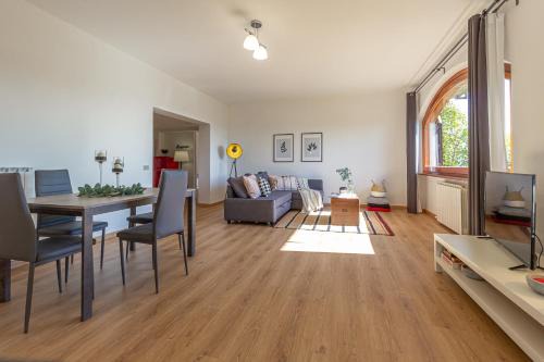 Po' Bandino House | Spacious Apartment with Garden & Air Conditioning - La Grande Finestra