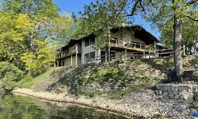 Apple River House | Spacious Apple Canyon Lake home - just minutes from Galena, Illinois