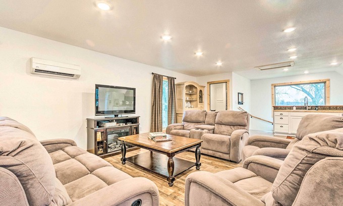 Russellville Apartment | Spacious Apt Overlooking AR River: Near Dtwn!