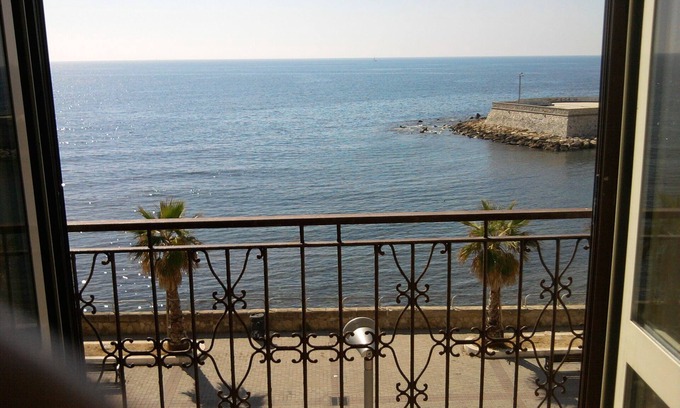 Civitavecchia Apartment | Spacious beachfront apartment