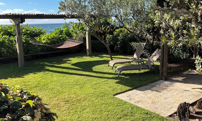 Pupukea House | Spacious Beachfront 6-bedroom on Breathtaking Sunset Beach