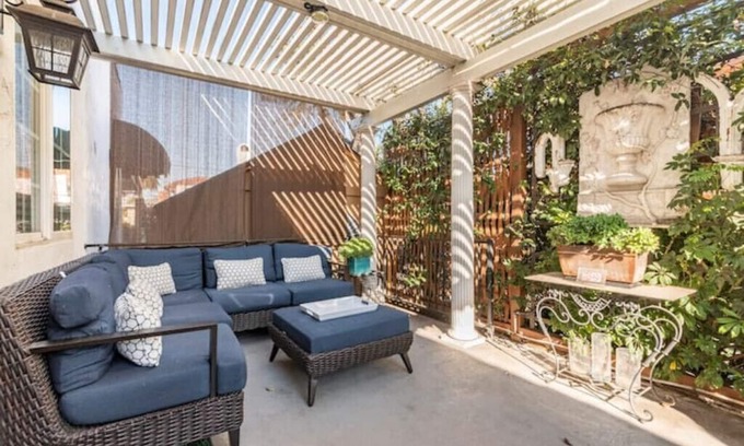 Belmont Shore House | Spacious,best location,walk to beach, shops & dine