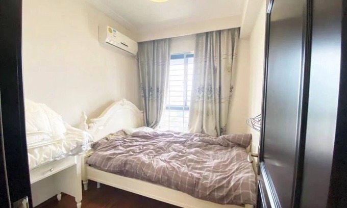 Xincheng District House | Spacious building with 2 bedrooms and AC, WiFi in brilliant Hohhot
