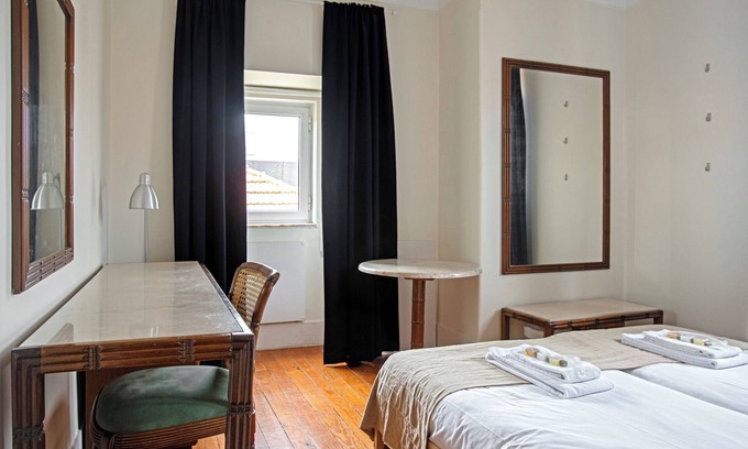 Santa Isabel Apartment | Spacious Campo de Ourique Flat
