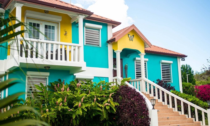 Dickenson Bay Villa | Spacious Caribbean escape for family and friends